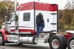 Buyers® 1705284 - Wideopen™ Class 8 Ultra-Wide Opening Single Lid Step Box -Professional Auto Parts Store 1705284 3