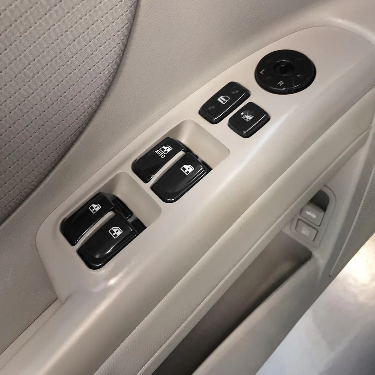 2005-2007 Hyundai Sonata Factory Style Driver Side Master Power Window Lifter Switch For Hyundai Sonata 2005-2007, Black 8 2005-2007 Hyundai Sonata Factory Style Driver Side Master Power Window Lifter Switch For Hyundai Sonata 2005-2007, Black - Image 6